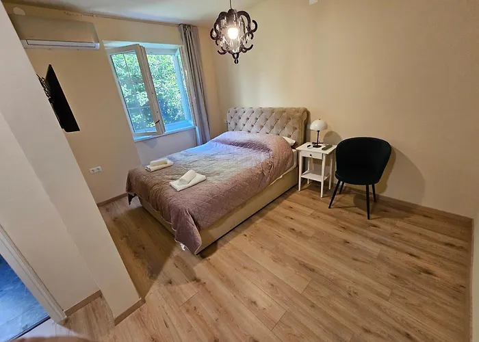 Couette-café Gaj 3*