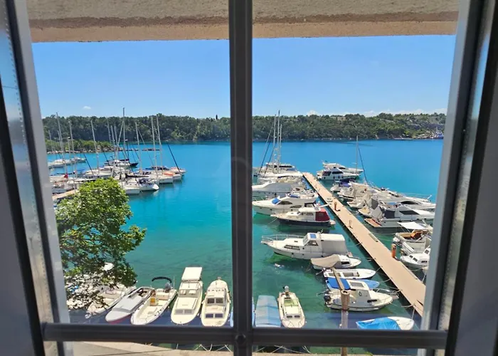 Couette-café Gaj 3*