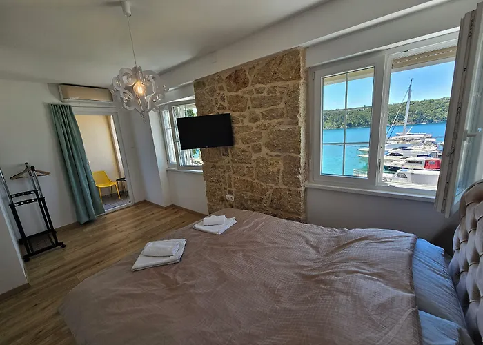 Couette-café Gaj 3*