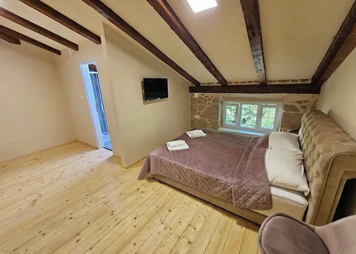 Couette-café Gaj 3*