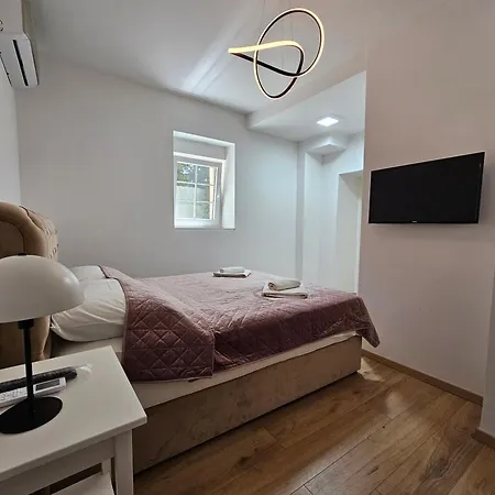 Gaj - Guest With Charm Bed & Breakfast